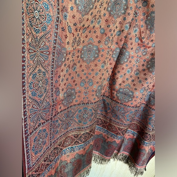Beautiful light reversible Paisley Brocade Tassel Large Scarf Pashmina Throw - Picture 3 of 13